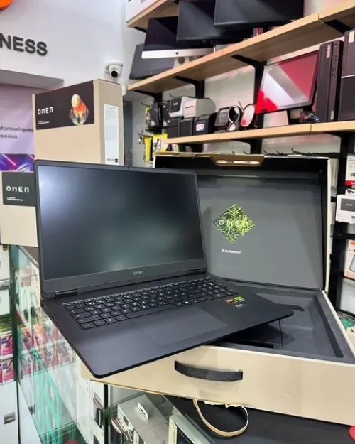 OMEN GAMING  HP AMD Ryzen 7 8845H à 5.1 GHz 16MB avec 780M 16GB 1TB SSD 17.3 IPS 144Hz  RTX 4060 8GB