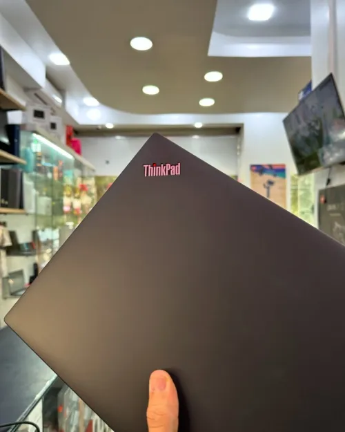 LENOVO THINKPAD P14S Gen 4 AMD Ryzen 7 7840U  16MB à 5.1 GHz 32GB 1TB SSD 14 FULL HD+ Radeon 780M  
