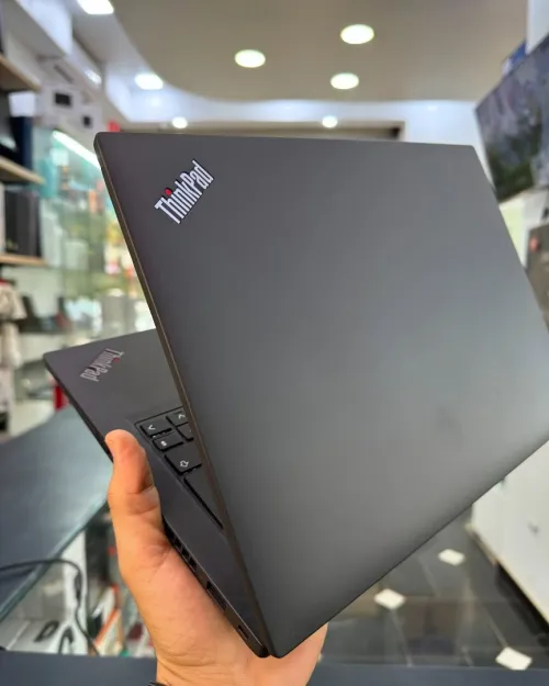 LENOVO THINKPAD P14S Gen 4 AMD Ryzen 7 7840U  16MB à 5.1 GHz 32GB 1TB SSD 14 FULL HD+ Radeon 780M  