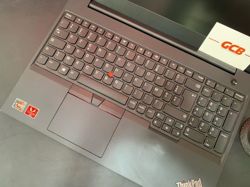 LENOVO THINKPAD E595 mobiles AMD Ryzen™ 5 3500U avecgraphiques Radeon™ Vega  16GB 256SSD 15" 