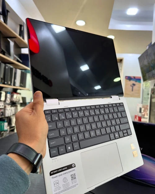 HP ENVY X360 2-in-1 AMD Ryzen 5 8640HS à 4.9 GHz 16GB  512GB SSD 14 WUXGA IPS Tactile 360 760M
