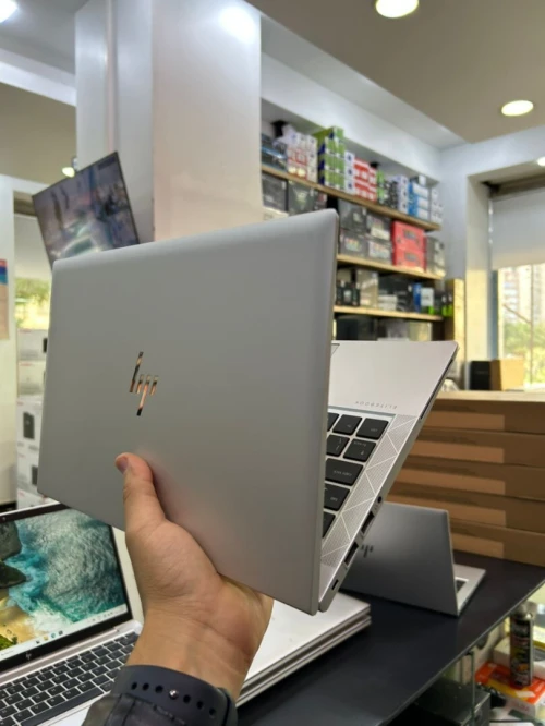 HP ELITEBOOK 830 G8 Intel Core i5-1135G7 RAM 16GB 256GB SSD 13" FHD TACTILE Graphiques Intel Iris Xe