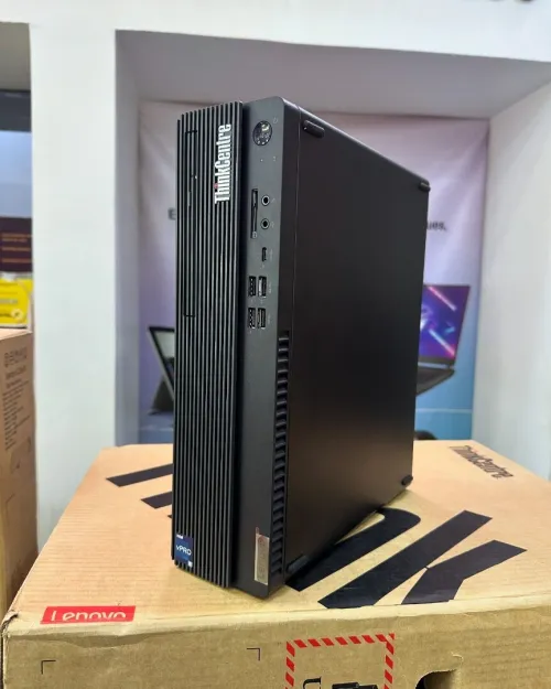 UC LENOVO THINKCENTRE M90s GEN 3 Intel Core i5-12500 18 Mo  16GB 256GB SSD Intel UHD Graphics 770