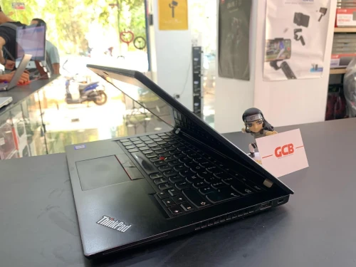 LENOVO THINKPAD X280  Intel Core i3-8130U 4 Mo de cache, jusqu'à 3,40 GHz  8GB  256GB SSD 12"