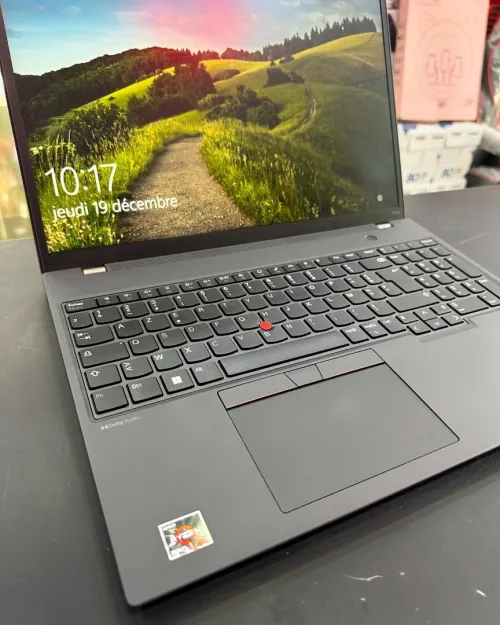 LENOVO THINKPAD P16S Gen 2 AMD Ryzen 7 Pro 7840U 3.3GHz  16MB à 5.1 GHz 32GB 512GB SSD 16 FULL HD+ 
