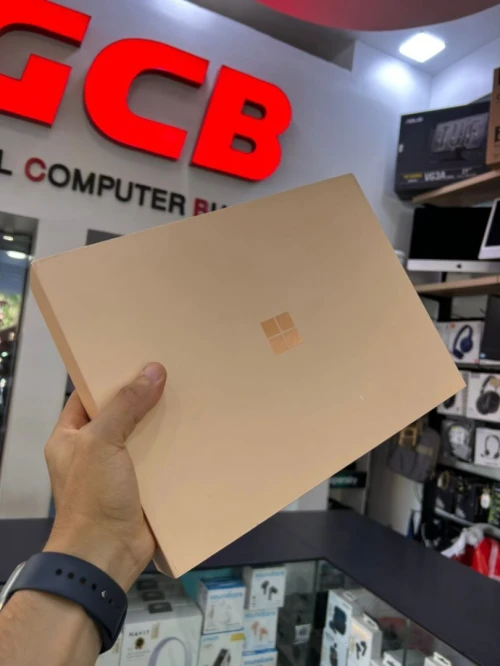 Microsoft Surface Pro 11Th  Processeur : Qualcomm Snapdragon X Plus  16 Go de RAM stockage 512 Go SSD