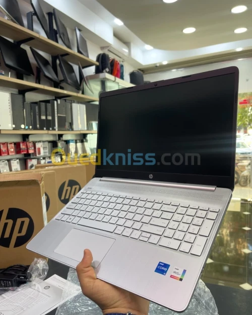 HP 15s Intel Core i5-1235U cache 12 Mo, jusqu à 4,40 GHz, avec IPU   8GB DISQUE 512GB SSD 15.6 FHD 