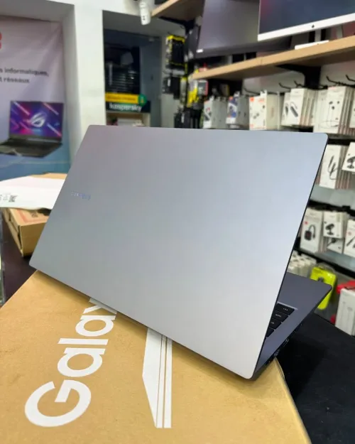 SAMSUNG GALAXYBOOK 4 Intel Core 5 120U  12 Mo de cache, à 5,00 GHz 8GB  512GB SSD  15.6 FULL HD 