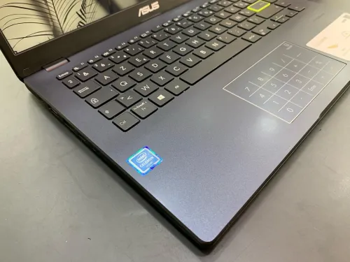 ASUS E410M Intel Celeron N4020 4 Mo de cache, jusqu'à 2,80 GHz RAM 4GB DISQUE 128GB SSD 14"