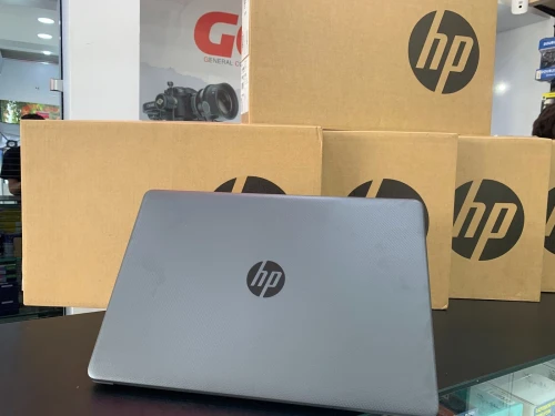 HP 15 Intel® Core™ i3-1115G4 6 Mo de cache, jusqu'à 4,10 GHz, avec IPU 4GB 256GB SSD 15.6" win11