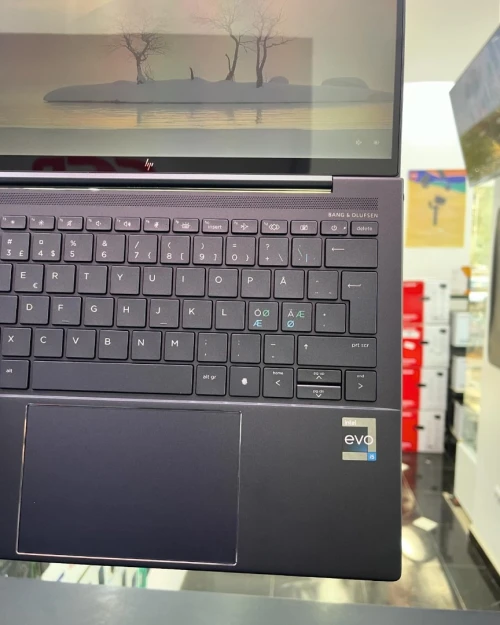 HP DRAGONFLY G4 Intel Core i5-1335U 12 Mo de cache, jusqu à 4,60 GHz  32GB  512GB SSD 13.5 FHD PLUS 