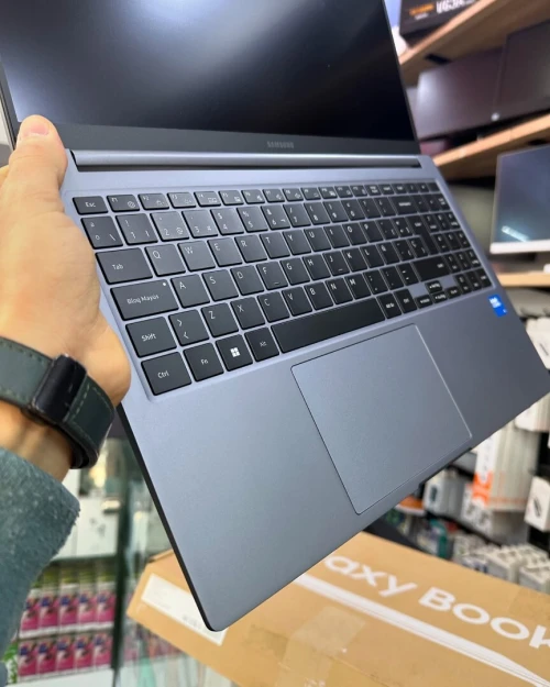 SAMSUNG GALAXYBOOK 4 Intel Core 5 120U  12 Mo de cache, à 5,00 GHz 8GB  512GB SSD  15.6 FULL HD 