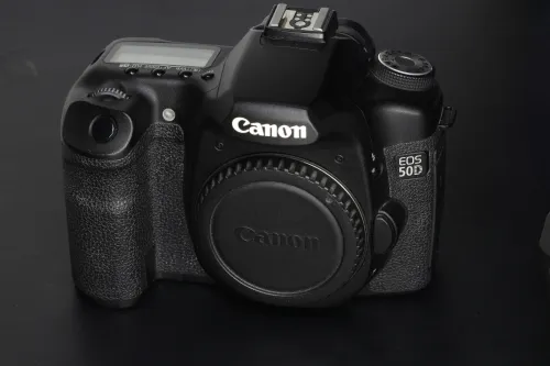 Canon 50d 7k clicks avec chargeur et 2 batteries