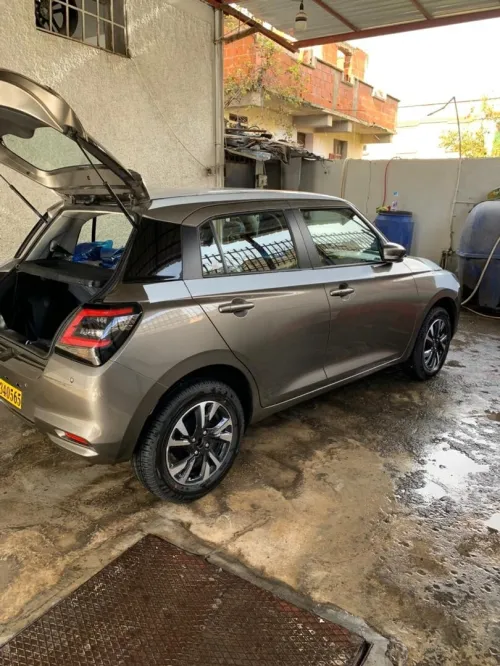 Suzuki Swift 2025 Maron
