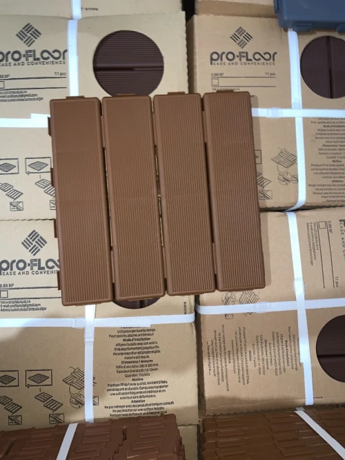 Revêtement de dalle de sol modulaire en plastique pur