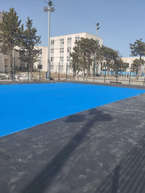 Revêtement terrain de sport et salle en sols sportifs gomme synthétique acrylique epdm tapis 