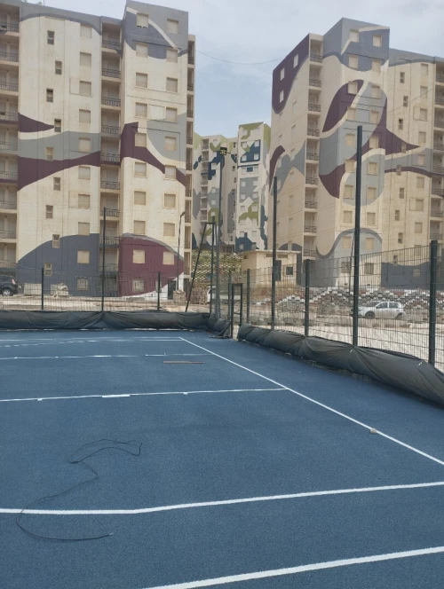 Revêtement terrain de sport et salle en sols sportifs gomme synthétique acrylique epdm tapis 