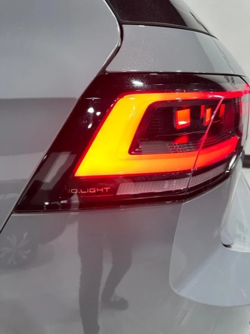 Volkswagen Série 8 2025 Blak Line