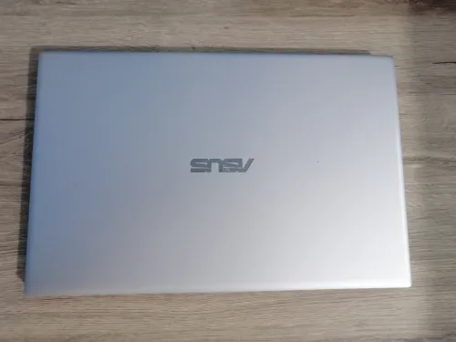 Asus vivobook Rayzen 5 3500U Vega 8 8/256Go