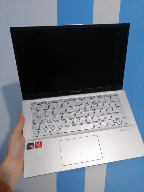 Asus vivobook Rayzen 5 3500U Vega 8 8/256Go