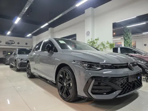 Volkswagen Golf 8 2025 R Black Edition 