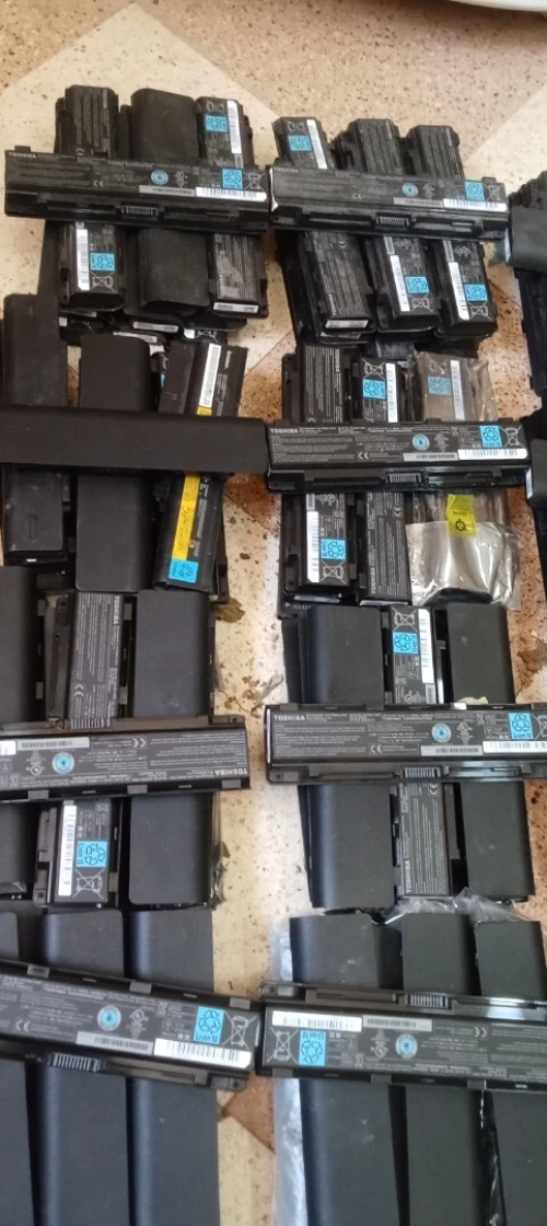 batterie pour laptop quantité 310 psc pour la récupération de battrie lithium سقاط مقاط