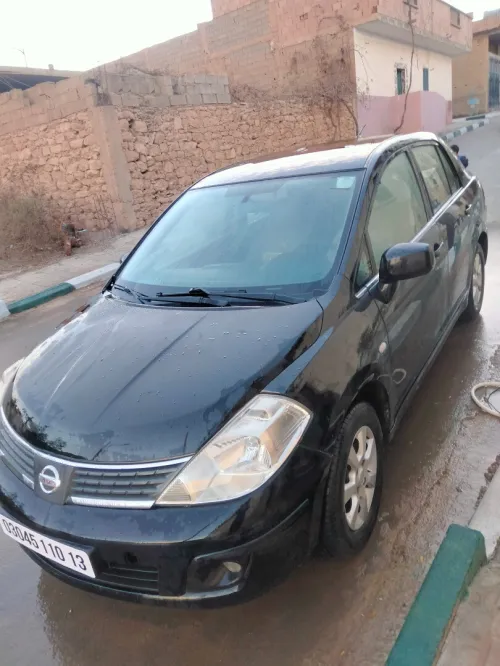 Nissan Tiida 4 portes 2010 Tiida 4 portes
