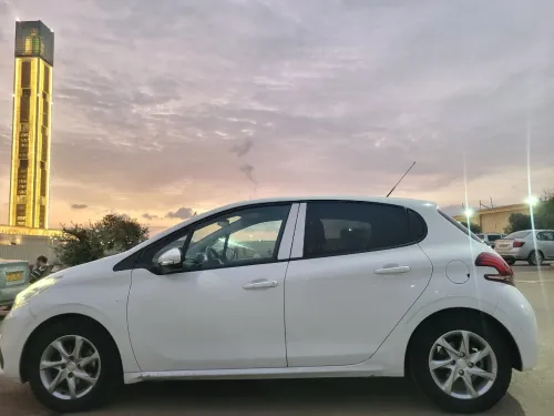 Peugeot 208 2016 Active Facelift