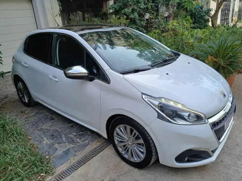 Peugeot 208 2015 Allure Facelift