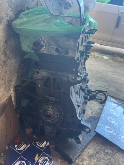 Moteur bâtiment golf