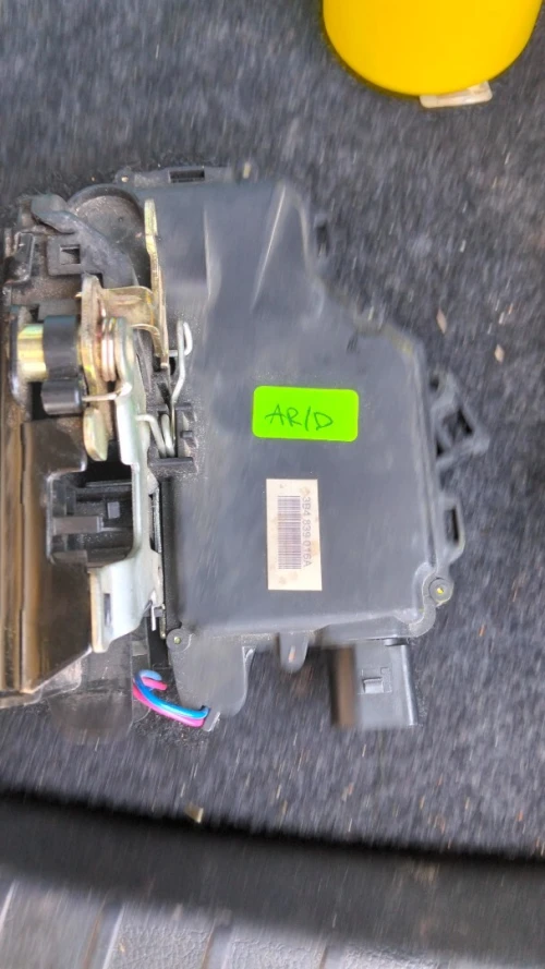 Serrure porte Arrière droite Audit,golf série 4 .passat borra année 2002