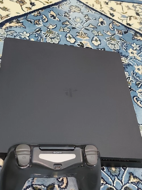 جهاز  PlayStation4 /1TB بحالة ممتازة جداً | أداء قوي وسريع | نظيف ومجرب 100% | مناسب لجميع ألعاب القيمرز | مع يد تحكم أصلية | فرصة لا تعوض