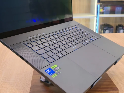 (VENDU) ASUS ROG ZEPHYRUS G16 2025 ULTRA 9 285H 32GB 1TB RTX 5070 16'' 2.5K OLED 240HZ