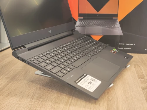 (VENDU) HP VICTUS GAMING 15-FB2082WM  RYZEN 5 8645HS 8Go 512GB NVMe RTX 4050 6Go 15.6" IPS FHD 144Hz