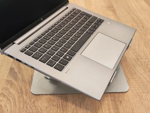 (VENDU) Station HP ZBook Firefly 14 G10 Ryzen 7 PRO 7840HS 32Go DDR5 512GB NVMe 14" FHD+ IPS