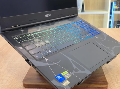 (VENDU) LAPTOP MSI CYBORG 15 B2RWFKG  CORE-7-240H 32G DDR5 2T SSD RTX5060 8G 15.6'  FHD 144HZ  WIN11