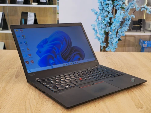 ( VENDU ) STATION LENOVO THINKPAD P14S GEN-4 RYZEN-7 PRO 7840U 32G 1T SSD AMD 780M 14'' IPS TACTIL