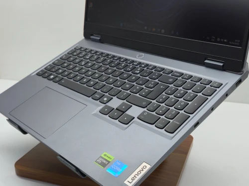 LAPTOP LENOVO LOQ 15IRX10 I7-13650HX/16G/512G SSD/RTX5070 8G/15,6'' FHD 144HZ/WIN 11