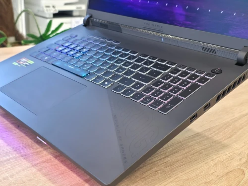 ASUS ROG STRIX G18 RYZEN 9 8940HX 32GO 1TB SSD/RTX 5070 18'' QHD+ 240HZ WIN11