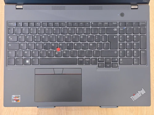 (VENDU) Station Lenovo ThinkPad P16s Gen-2 RYZEN 7 PRO 7840U/w 32G 512G NVME 16" IPS WIN11