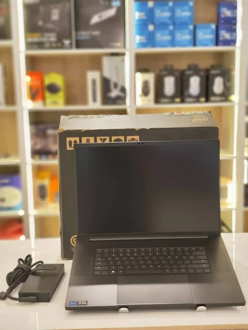  [VENDU] RAZER BLADE 18 RZ09-0484 I9-13950HX 32Go DDR5 2TB NVMe RTX 4090 16Go 18" QHD+ IPS