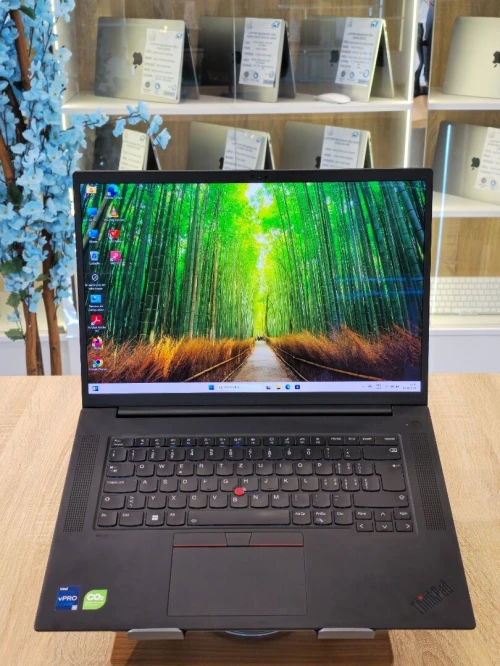 ( VENDU ) STATION LENOVO THINKPAD P1 GEN-6 I9-13900H 64G 1T RTX2000 ADA 8G 16G 16' 4K TACTIL