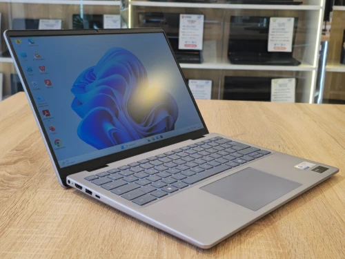 LAPTOP DELL INSPIRON 14 PLUS 7440  ULTRA 9 185H 32G 1T SSD 14'' 3K QHD+ WIN11