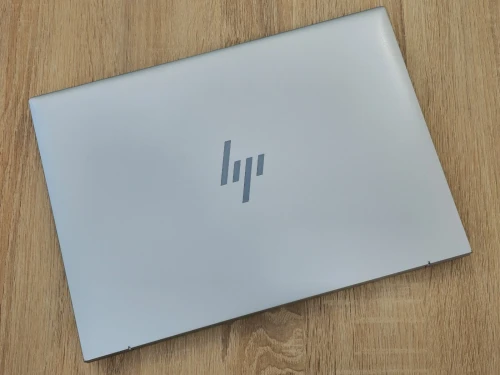 (VENDU) HP ELITEBOOK 845 G9 RYZEN 7 PRO 6850U 32G 256G SSD 14 FULL HD
