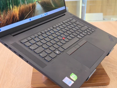 ( VENDU ) STATION LENOVO THINKPAD P1 GEN-6 I9-13900H 64G 1T RTX2000 ADA 8G 16G 16' 4K TACTIL