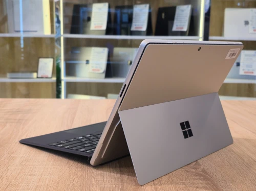 (VENDU) MICROSOFT SURFACE PRO 9 I5-1245U 8G 256GB 13'' TACTIL 120HZ + CLAVIER