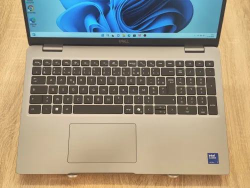 STATION Dell Precision 3590 ULTRA 7-155H 16Go DDR5 512GB NVMe 15.6" FHD IPS WIN 11