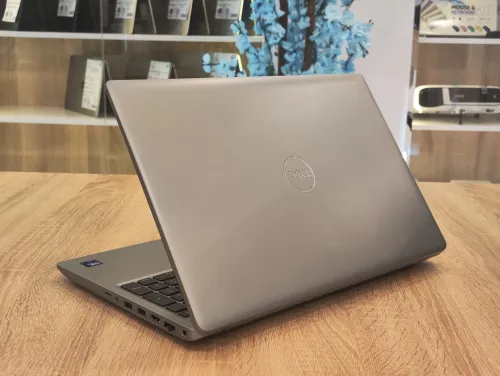 STATION Dell Precision 3590 ULTRA 7-155H 16Go DDR5 512GB NVMe 15.6" FHD IPS WIN 11