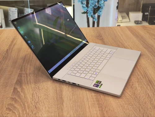  [VENDU] ASUS ROG ZEPHYRUS G16 2025  ULTRA9-185H 32Go 1TB RTX 4070 8G 16'' 2.5K 240HZ