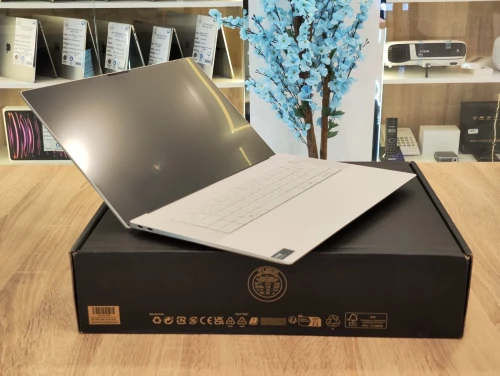 (VENDU) DELL XPS 16 9640 ULTRA 7-155H 16Go DDR5 1TB NVMe RTX4050 6GB 16.3" FHD+ WIN 11
